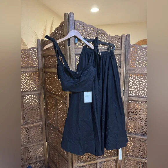 NEW NWT Reformation Magnolia Two Piece Black - Picture 3 of 3